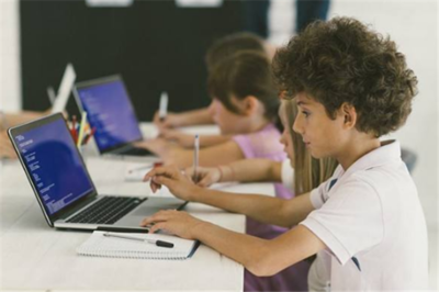 核桃星球编程加盟市场前景分析 教育行业软件开发的新机遇